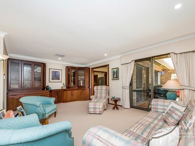 96 Regency Drive, Thornlie WA 6108