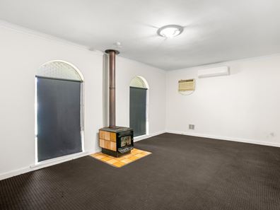 136 Currie Street, Warnbro WA 6169