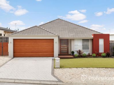 7 Buttercup Parkway, Halls Head WA 6210