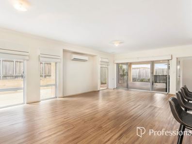 7 Buttercup Parkway, Halls Head WA 6210