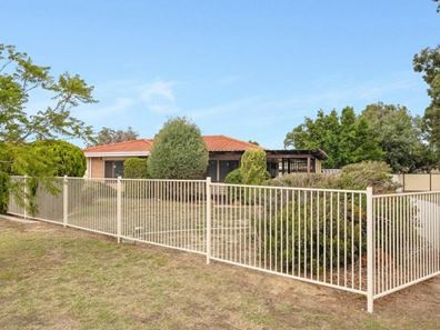 6 Hovea Place, Maddington WA 6109