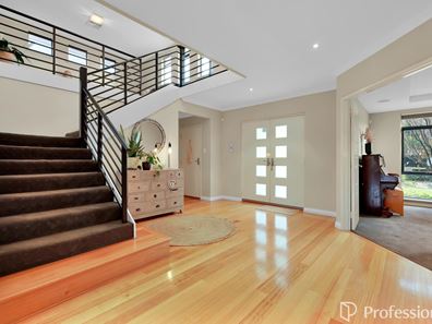 6 Tremont Gardens, Canning Vale WA 6155