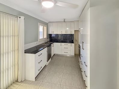 33 Crawford Road, Orelia WA 6167