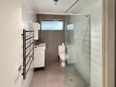 33 Crawford Road, Orelia WA 6167