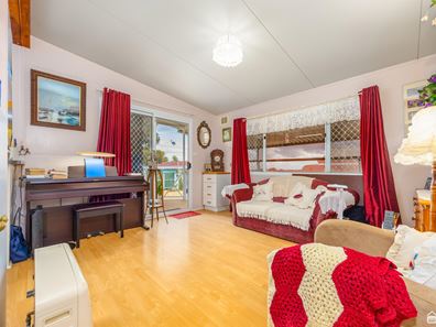 258/270 South Western Highway, Mount Richon WA 6112