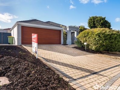 18 Tintagel Loop, Orelia WA 6167