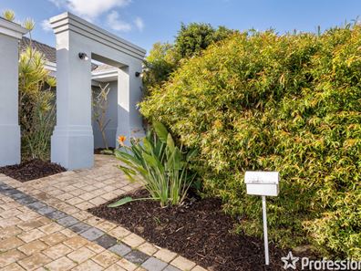 18 Tintagel Loop, Orelia WA 6167