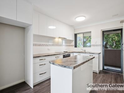 19/4 Minchinson Street, Shoalwater WA 6169