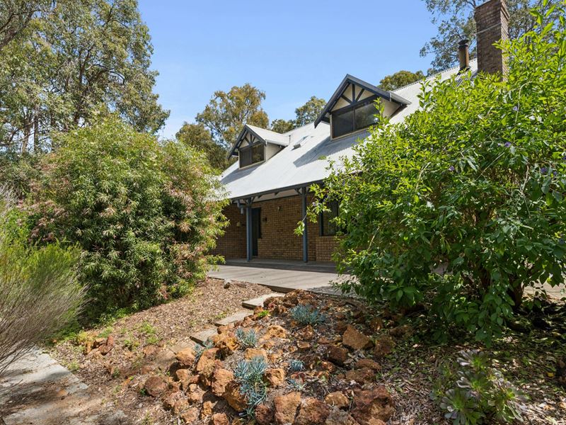 28 Simons Drive, Roleystone