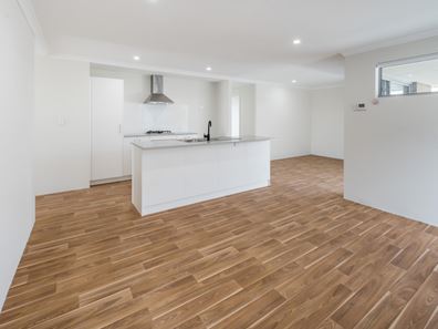 33 Cara Way, Wattle Grove WA 6107