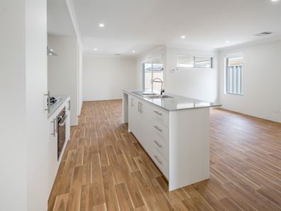 33 Cara Way, Wattle Grove WA 6107