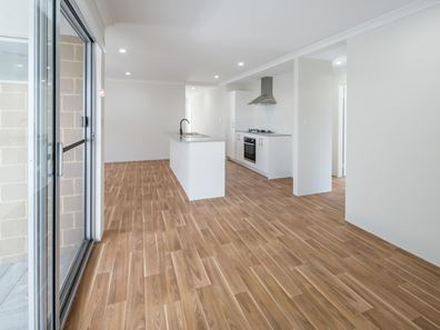 33 Cara Way, Wattle Grove WA 6107