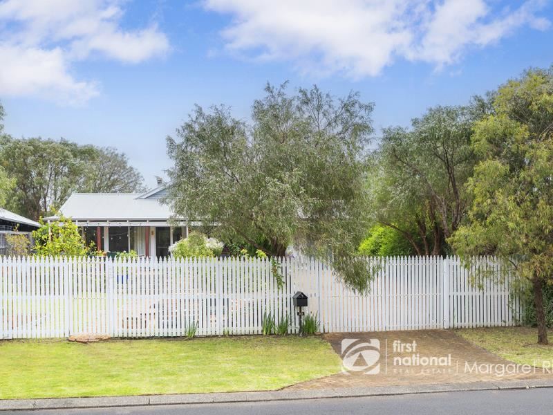 33 Charles Hine Avenue, Margaret River WA 6285