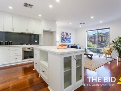 15 Lowan Loop, Karawara WA 6152