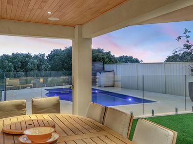 18 Meadowbrook Promenade, Currambine WA 6028