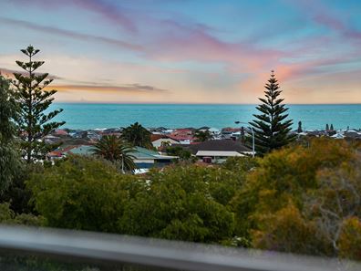 18 Meadowbrook Promenade, Currambine WA 6028