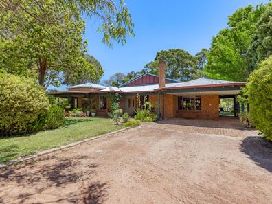 8 Boronia Road, Banjup WA 6164