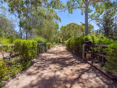 8 Boronia Road, Banjup WA 6164