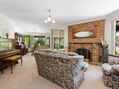 8 Boronia Road, Banjup WA 6164