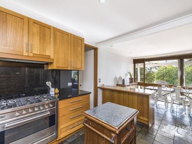 8 Balga Place, Gooseberry Hill WA 6076