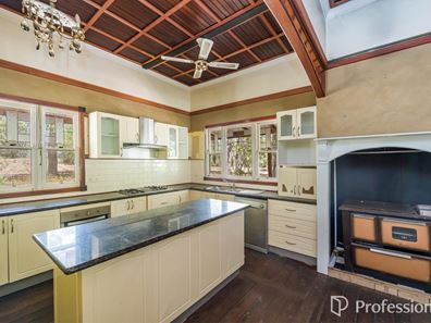 30 Edward Road, Lesmurdie WA 6076