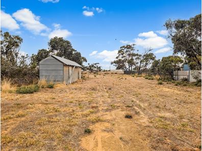 24 Moore Street, Kellerberrin WA 6410