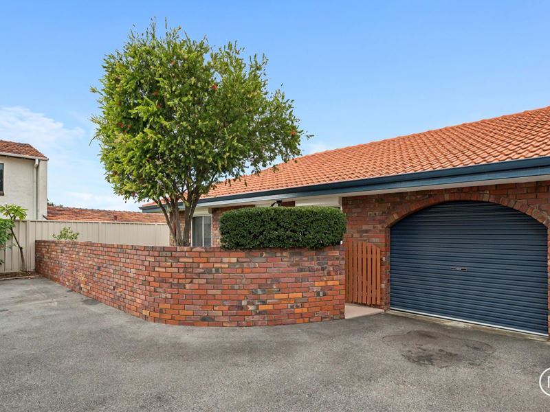 4/4 Petra Street, Palmyra WA 6157