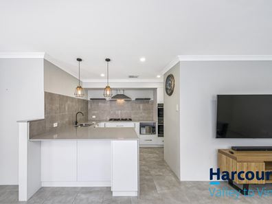 5 Strumpshaw Road, Aveley WA 6069