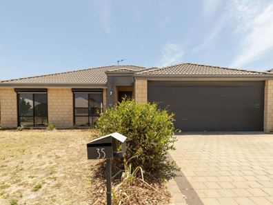 35 Sapphire Chase, Wellard WA 6170