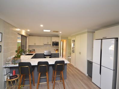 36 Elmore Way, Dudley Park WA 6210