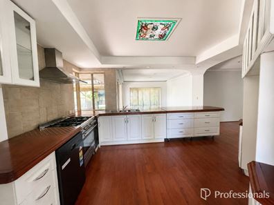 19 Lakesend Road, Thornlie WA 6108