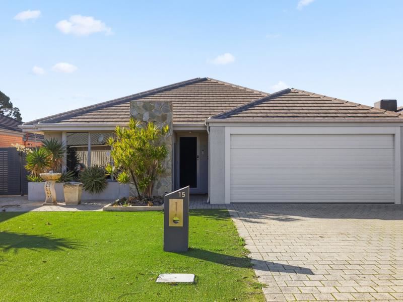 15 Lucky Bay Road, Secret Harbour