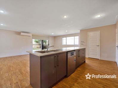 17 Mistral Crest, Glenfield WA 6532