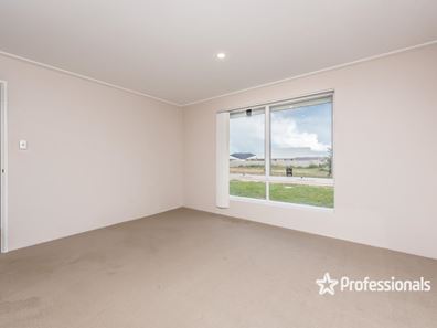 17 Mistral Crest, Glenfield WA 6532