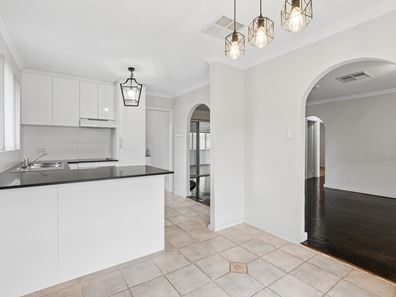 28 Wooramel Crescent, Gosnells WA 6110