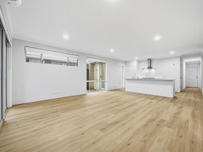 10 Norfolk Avenue, Port Kennedy WA 6172