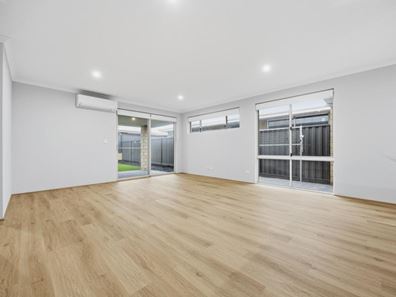 10 Norfolk Avenue, Port Kennedy WA 6172