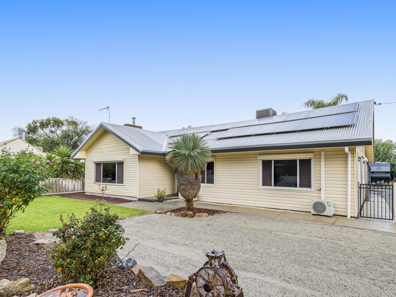 23 Stafford Street, Moora WA 6510