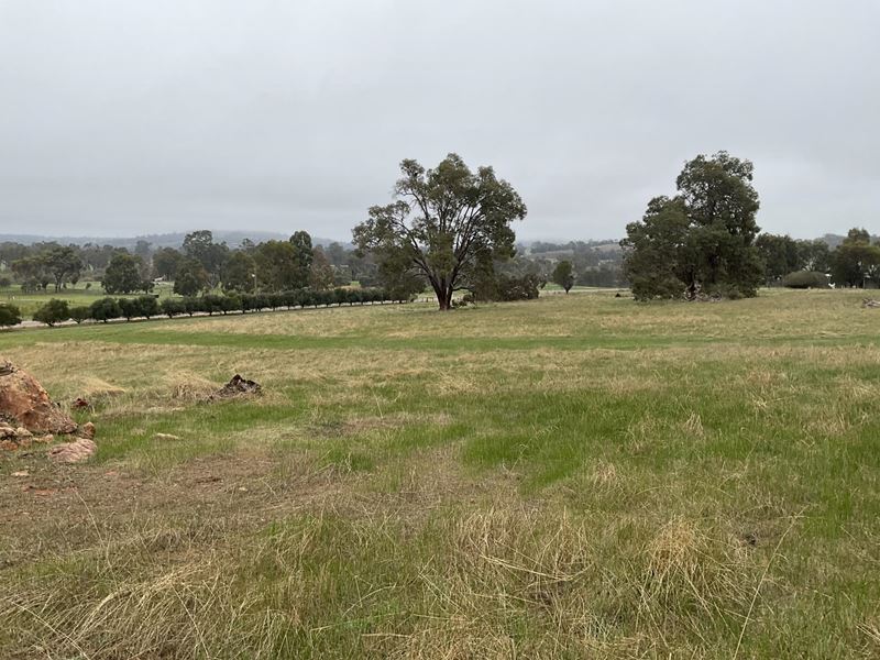 13 Days Road, Boddington