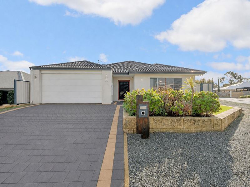 15 Medinah Street, Meadow Springs