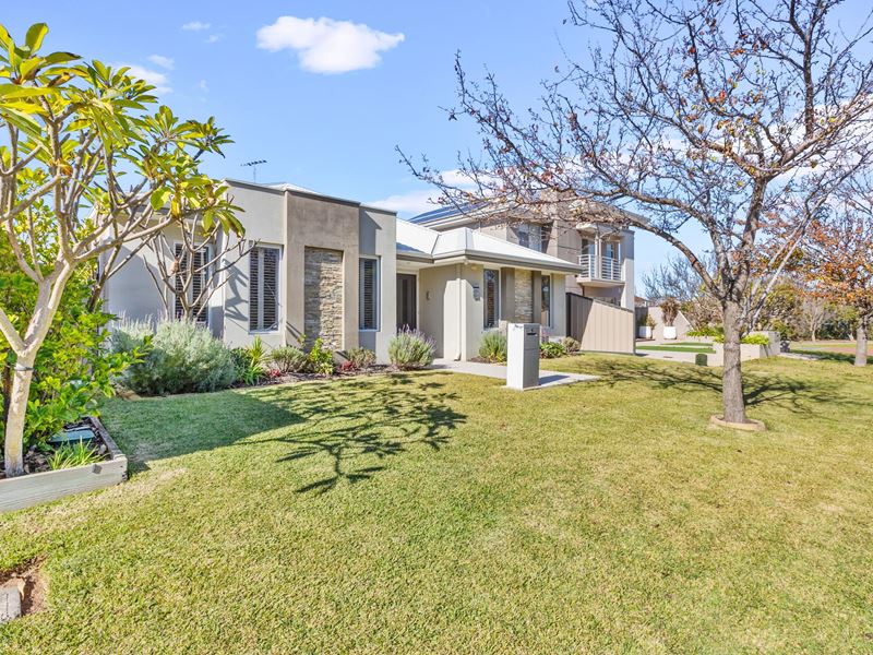15 Leschenault Boulevard, Lake Coogee