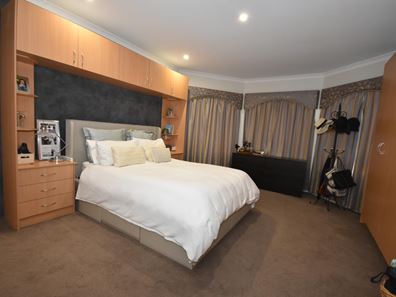 10 Chiddingstone Way, Darch WA 6065