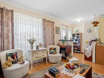 18 Dumbarton Loop, Kinross WA 6028