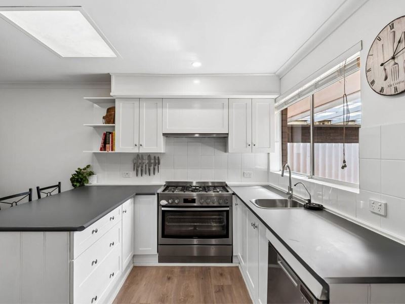 8 Abrolhos Close, Shelley WA 6148