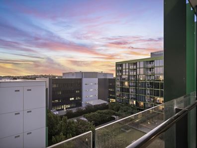 702/6 Baumea Way, Innaloo WA 6018