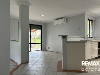 16 Oakleaf Circle, Mirrabooka WA 6061
