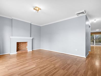 18 Lakefront Circle, The Vines WA 6069
