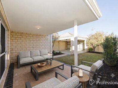 25 Doncaster Grange, Butler WA 6036