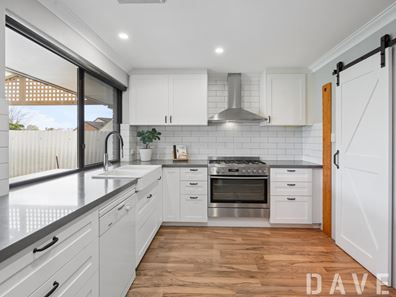10 Macmillan Rise, Duncraig WA 6023