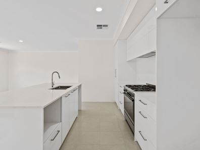 31 Castella Drive, Dudley Park WA 6210